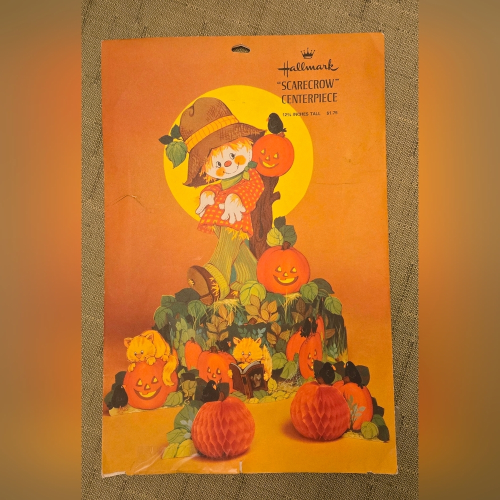 Vintage Retro Hallmark Scarecrow Centerpiece Cats,‎ Crows & Honeycomb Pumpkins